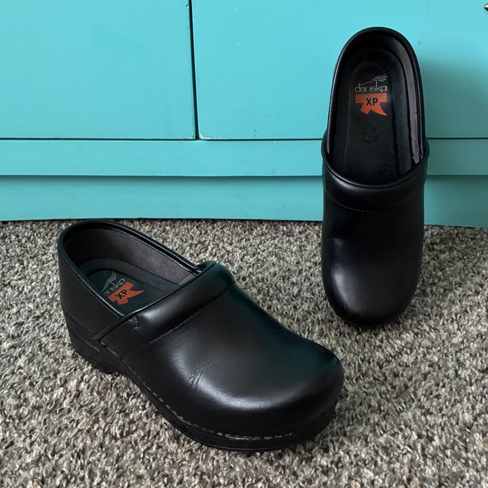 Women’s Dansko Black Leather Slip On XP Clogs Professional Chef Nurse Shoes